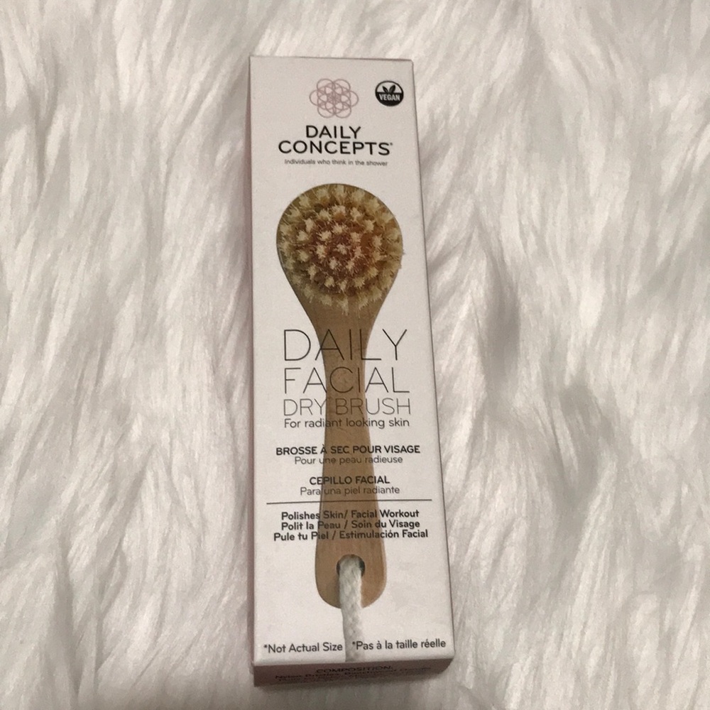 🍁🍁Daily Concepts Facial Dry Brush